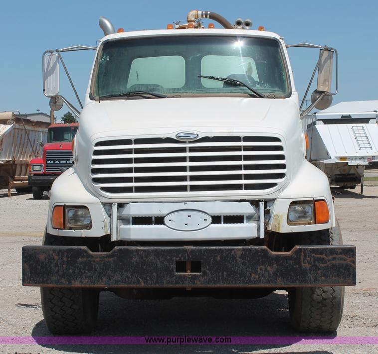 image for item K8954 2000 Sterling A9500 vacuum truck