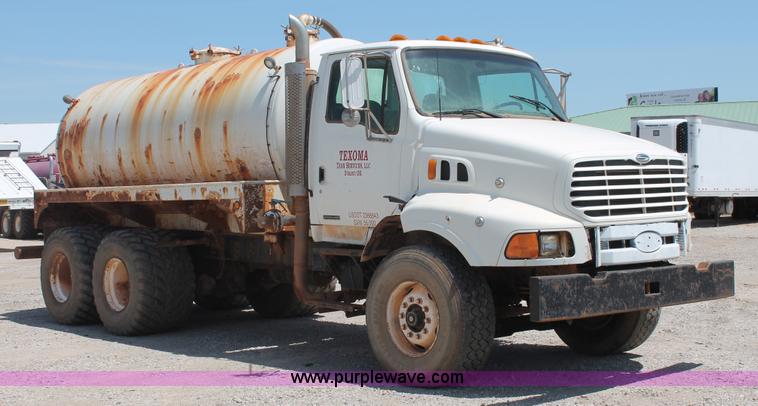 image for item K8954 2000 Sterling A9500 vacuum truck
