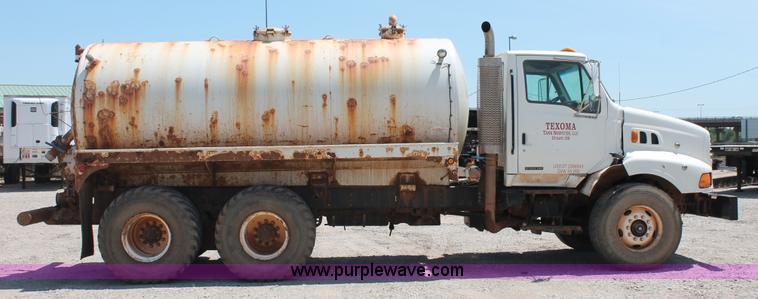 image for item K8954 2000 Sterling A9500 vacuum truck