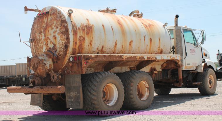 image for item K8954 2000 Sterling A9500 vacuum truck