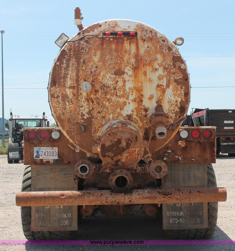 image for item K8954 2000 Sterling A9500 vacuum truck