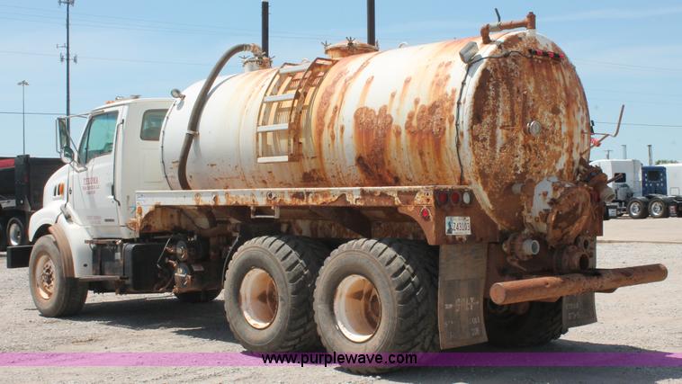 image for item K8954 2000 Sterling A9500 vacuum truck