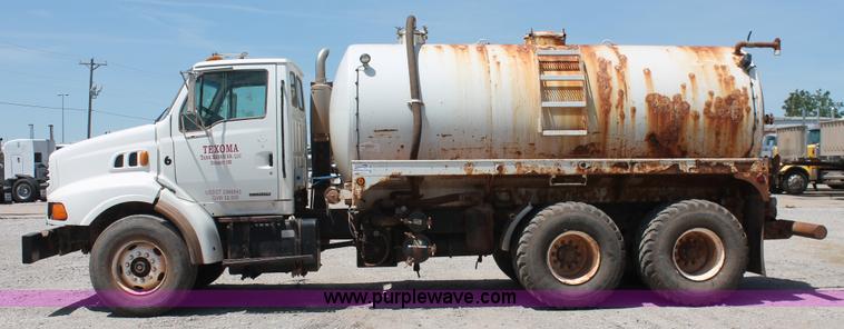image for item K8954 2000 Sterling A9500 vacuum truck