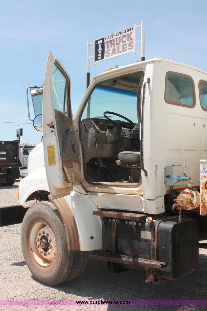 image for item K8954 2000 Sterling A9500 vacuum truck