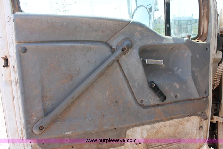 image for item K8954 2000 Sterling A9500 vacuum truck