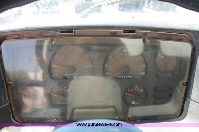 image for item K8954 2000 Sterling A9500 vacuum truck