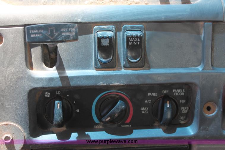 image for item K8954 2000 Sterling A9500 vacuum truck