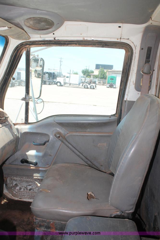 image for item K8954 2000 Sterling A9500 vacuum truck