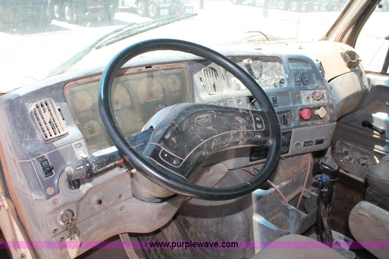 image for item K8954 2000 Sterling A9500 vacuum truck