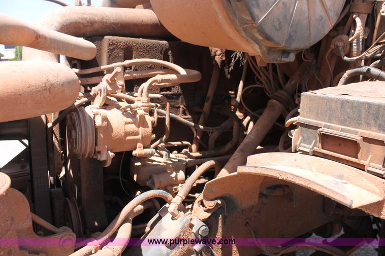 image for item K8954 2000 Sterling A9500 vacuum truck