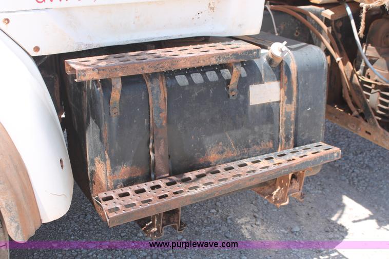 image for item K8954 2000 Sterling A9500 vacuum truck