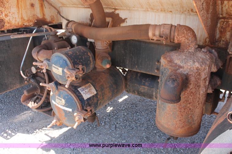 image for item K8954 2000 Sterling A9500 vacuum truck