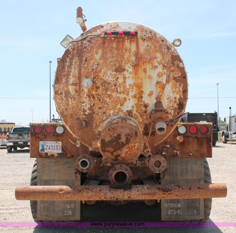 image for item K8954 2000 Sterling A9500 vacuum truck