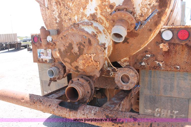 image for item K8954 2000 Sterling A9500 vacuum truck