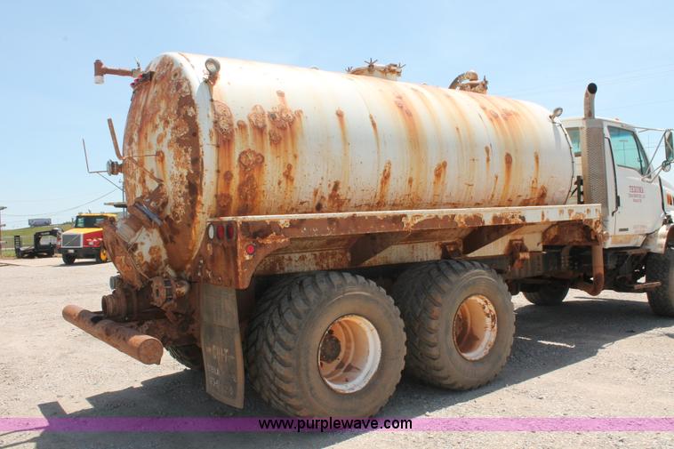 image for item K8954 2000 Sterling A9500 vacuum truck