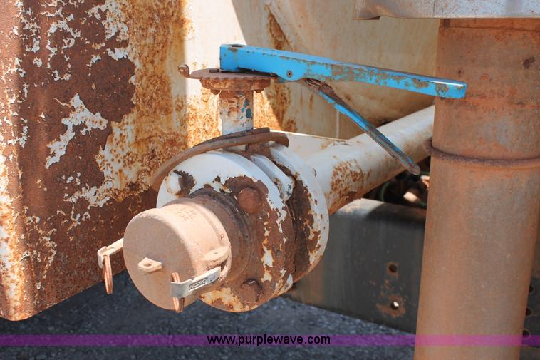 image for item K8954 2000 Sterling A9500 vacuum truck