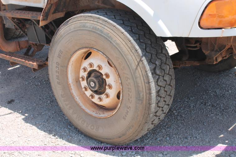 image for item K8954 2000 Sterling A9500 vacuum truck