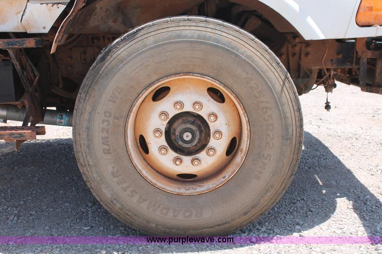 image for item K8954 2000 Sterling A9500 vacuum truck