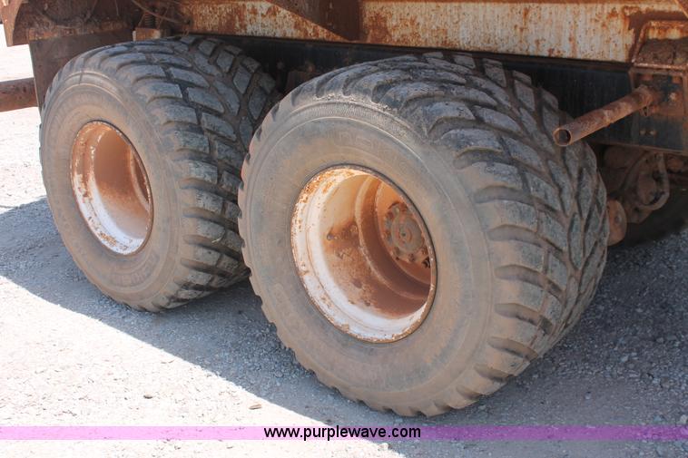 image for item K8954 2000 Sterling A9500 vacuum truck