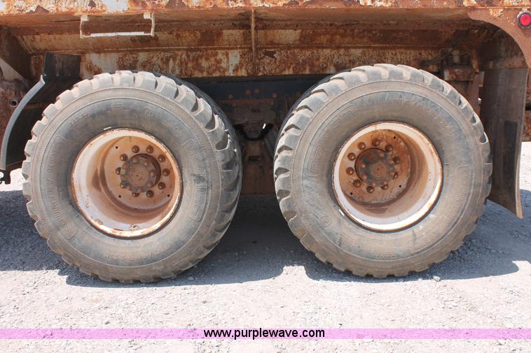 image for item K8954 2000 Sterling A9500 vacuum truck