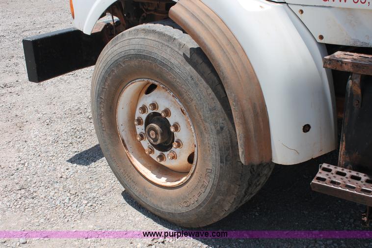 image for item K8954 2000 Sterling A9500 vacuum truck