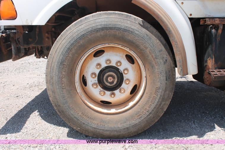 image for item K8954 2000 Sterling A9500 vacuum truck