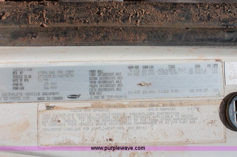 image for item K8954 2000 Sterling A9500 vacuum truck