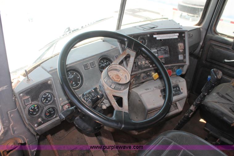 image for item K8955 2000 Mack RD688S vacuum truck