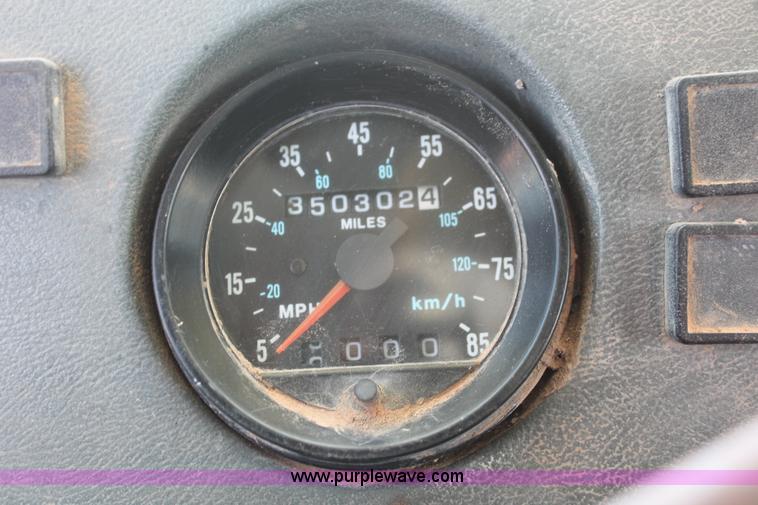 image for item K8955 2000 Mack RD688S vacuum truck