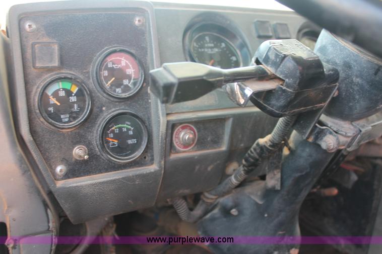 image for item K8955 2000 Mack RD688S vacuum truck