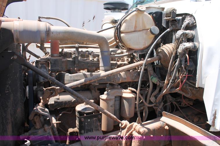 image for item K8955 2000 Mack RD688S vacuum truck
