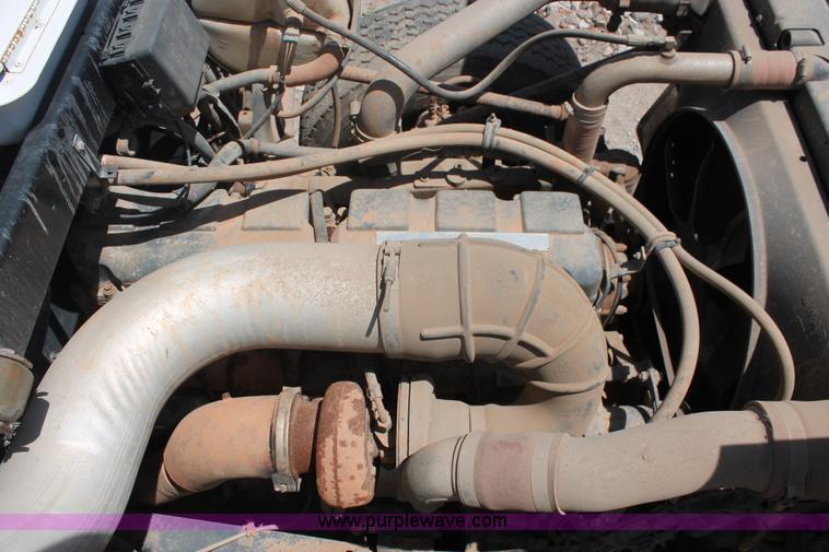 image for item K8955 2000 Mack RD688S vacuum truck