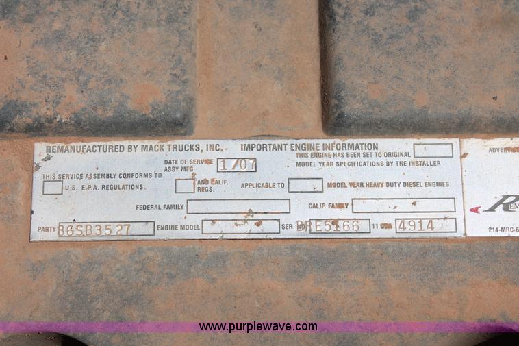 image for item K8955 2000 Mack RD688S vacuum truck