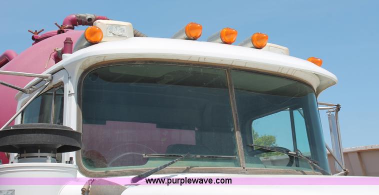 image for item K8955 2000 Mack RD688S vacuum truck