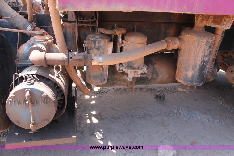 image for item K8955 2000 Mack RD688S vacuum truck