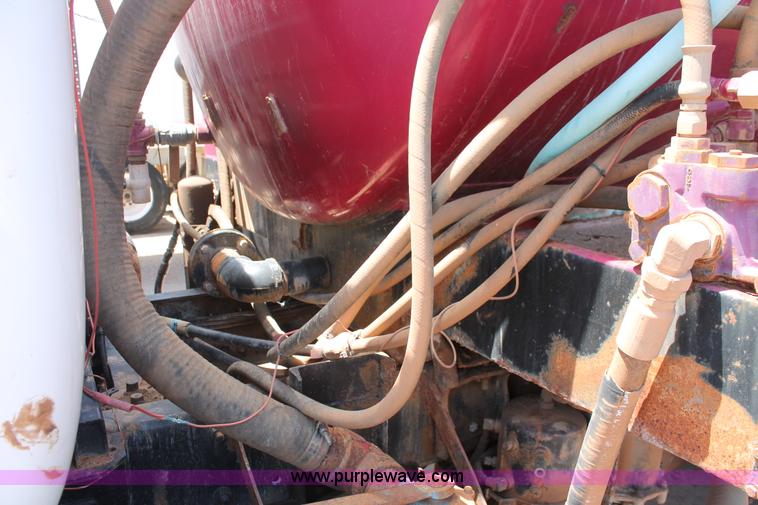 image for item K8955 2000 Mack RD688S vacuum truck