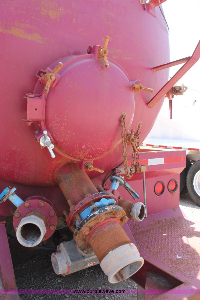 image for item K8955 2000 Mack RD688S vacuum truck