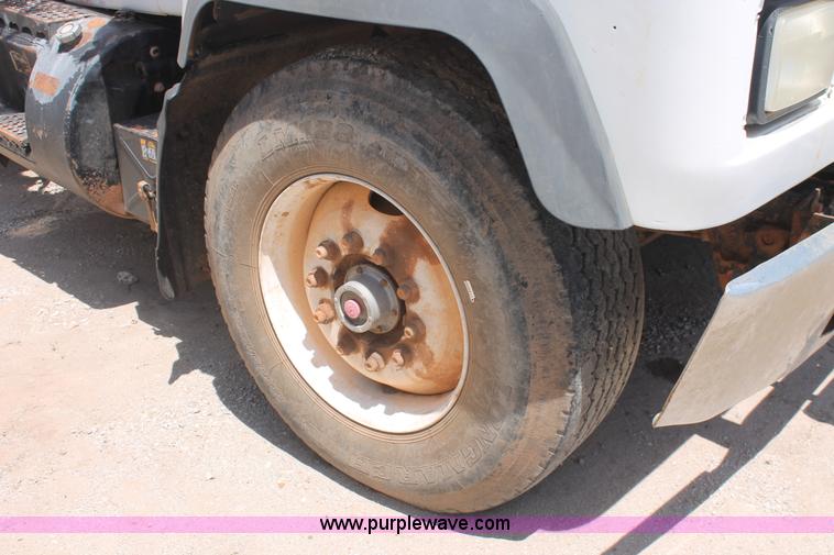 image for item K8955 2000 Mack RD688S vacuum truck