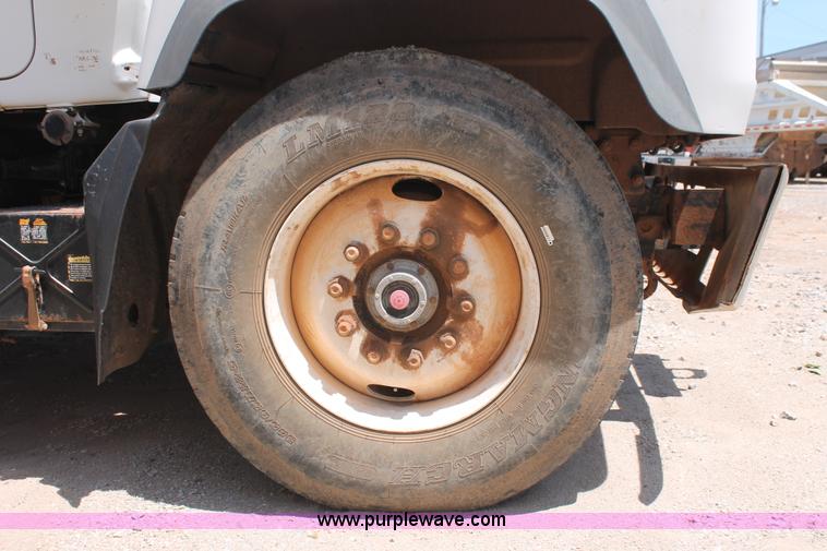 image for item K8955 2000 Mack RD688S vacuum truck