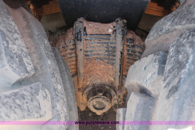 image for item K8955 2000 Mack RD688S vacuum truck