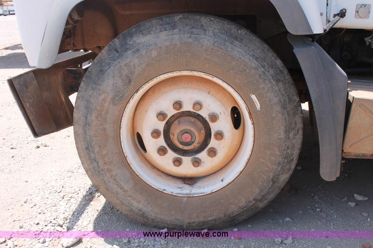 image for item K8955 2000 Mack RD688S vacuum truck