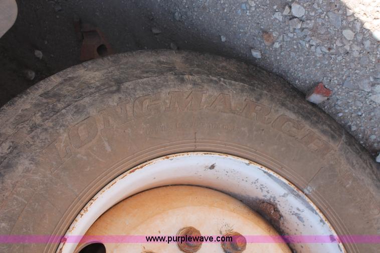 image for item K8955 2000 Mack RD688S vacuum truck