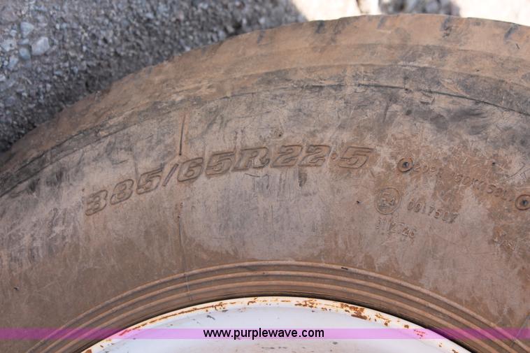 image for item K8955 2000 Mack RD688S vacuum truck