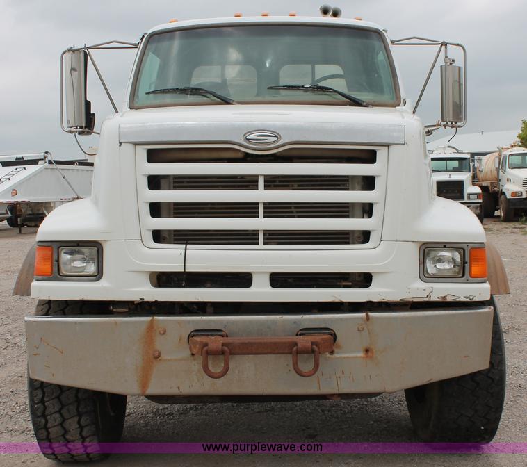 image for item K8956 2000 Sterling L9500 applicator spreader truck