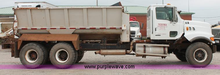 image for item K8956 2000 Sterling L9500 applicator spreader truck