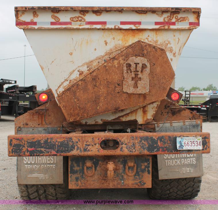 image for item K8956 2000 Sterling L9500 applicator spreader truck