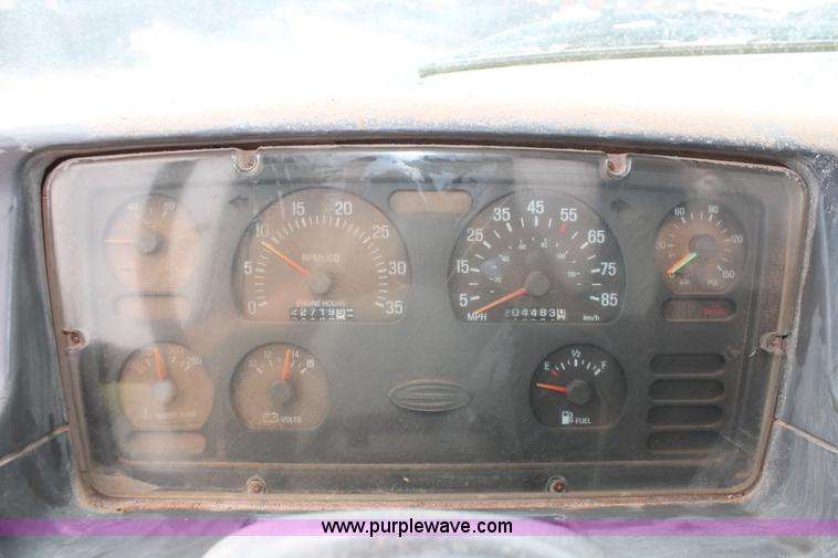 image for item K8956 2000 Sterling L9500 applicator spreader truck