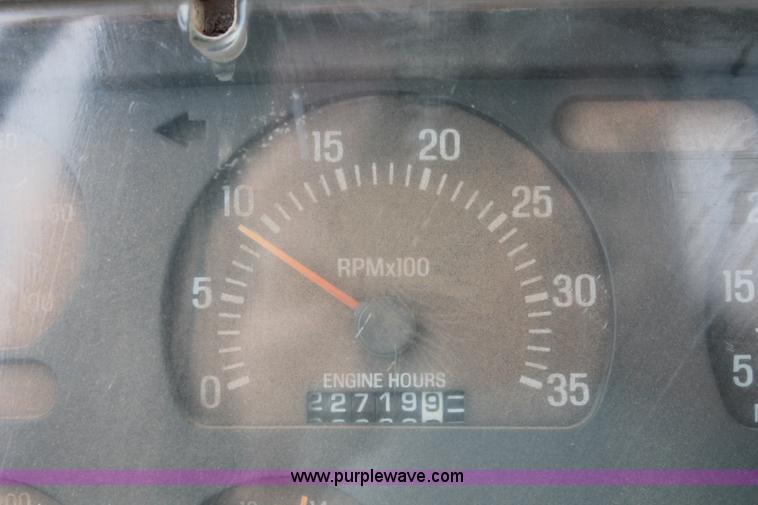 image for item K8956 2000 Sterling L9500 applicator spreader truck