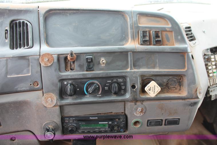 image for item K8956 2000 Sterling L9500 applicator spreader truck