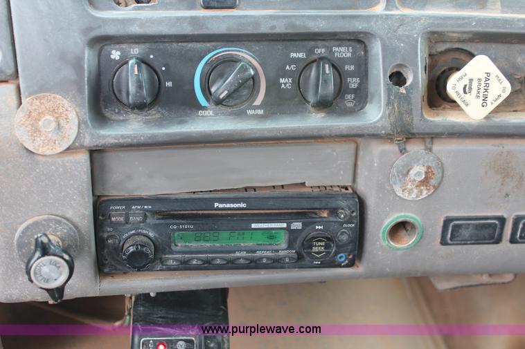 image for item K8956 2000 Sterling L9500 applicator spreader truck